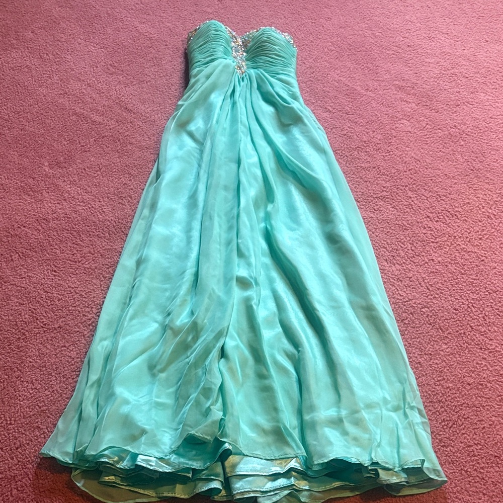 Elegant Strapless Aqua Gown